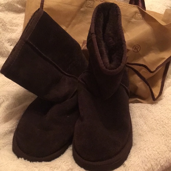 Ugg Boots - Picture 3 of 6